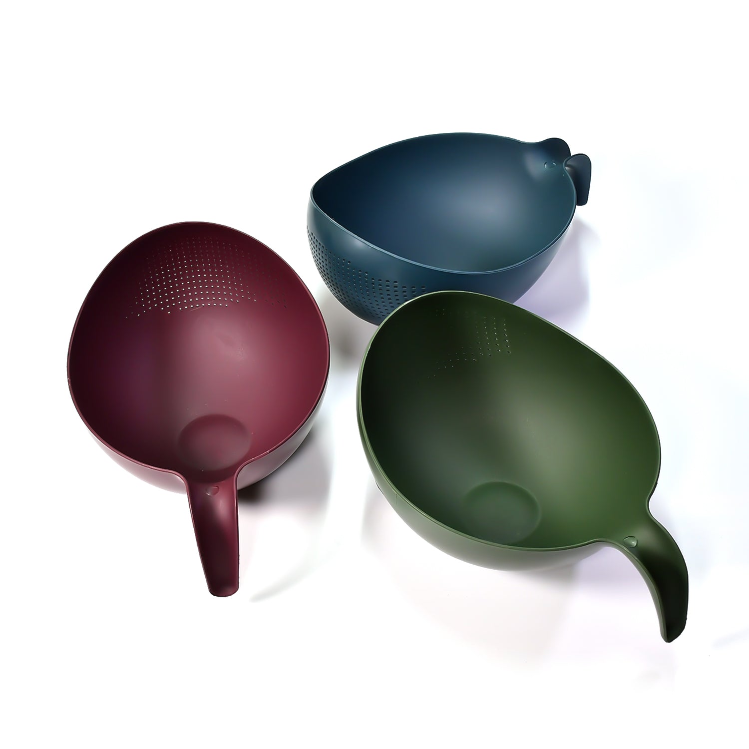 Set of 3 plastic strainers for kitchen use Set of 3 plastic strainers for kitchen use